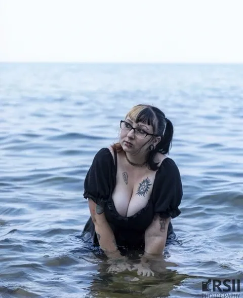 @redval124