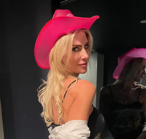 @roslynlevy