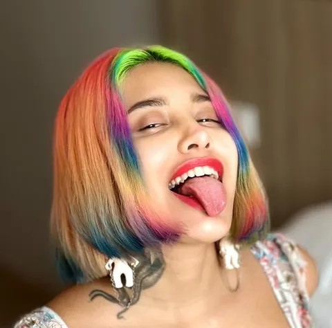 @roxylips18