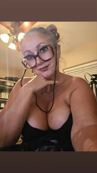 @saundra1571
