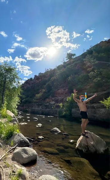@scottdoesaz