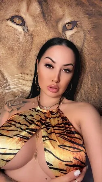 @serenabadhotgirl
