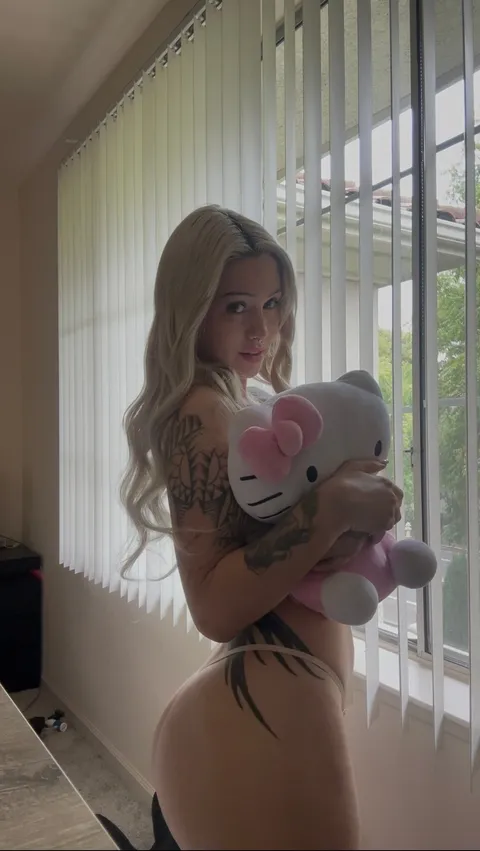 @shesultraviolet