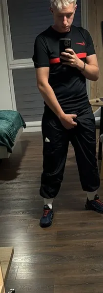 @sneakboyyyy