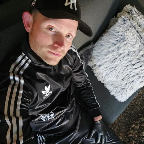 @snkrsprtwrlthrboy