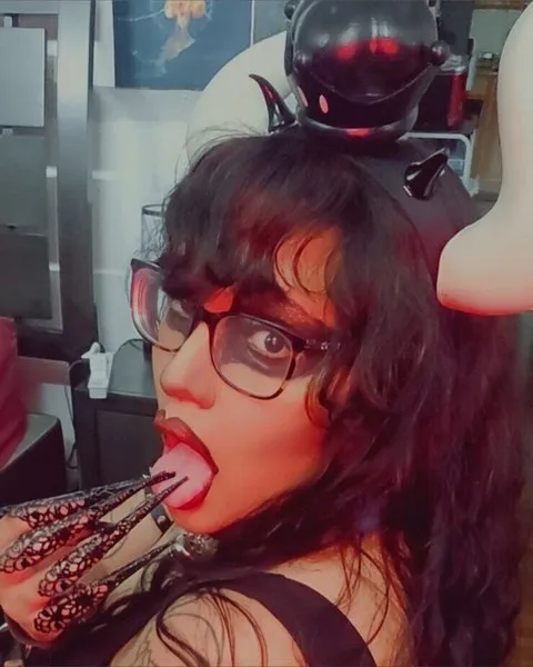 @snugglegothbunny