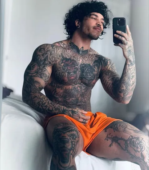@tattedboyy