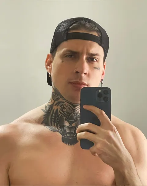@theacequinn