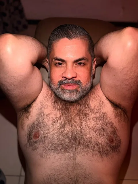 @thegummybearx