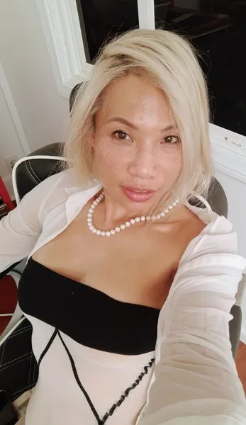 @thenaughtybarberess