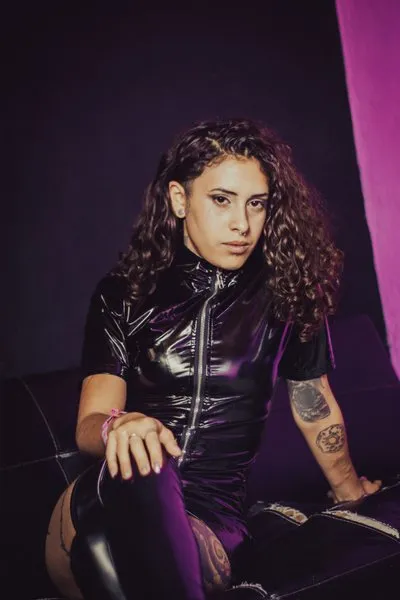 @thequeenwithcurls
