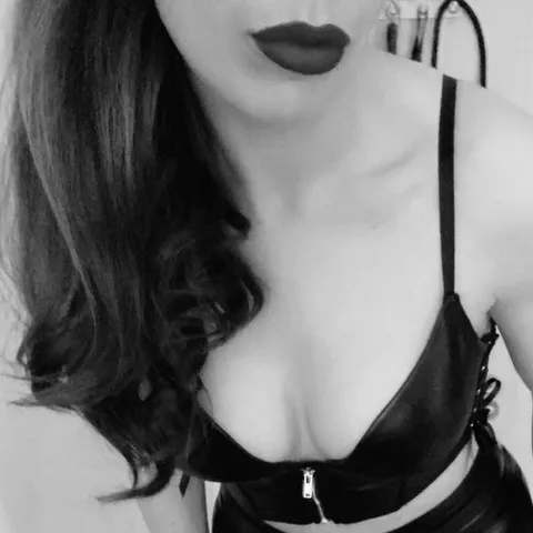 @thetwistedmistress