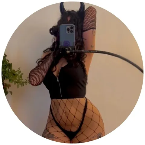 @thezayanna