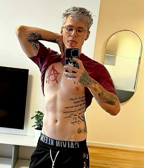 @tobbyass1