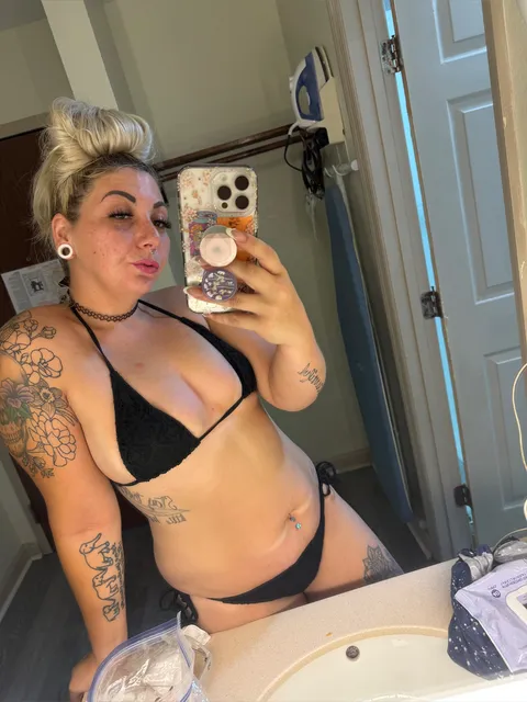 @toomuchmoliie