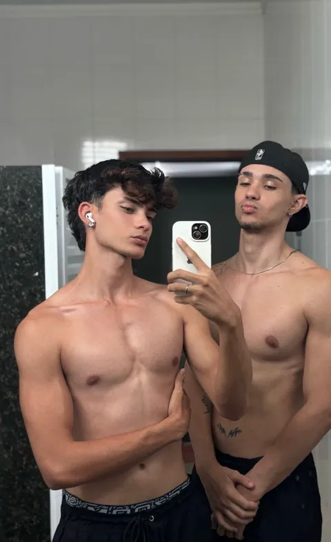 @twoboyslovinng