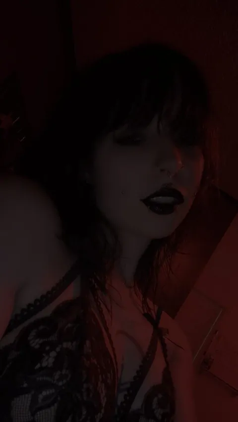 @v4mpybloodwh0re