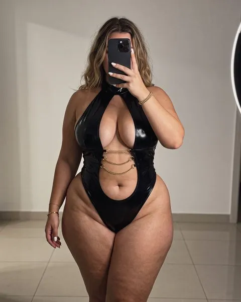 @valentinacurvy