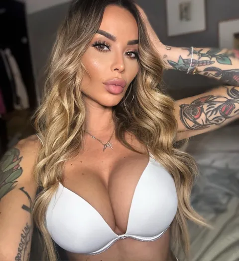 @valeriamoxx