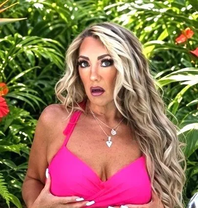 @venusrisingxxx