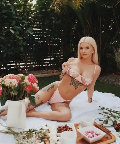 @victoriasnooks