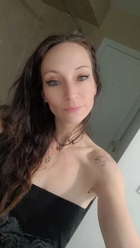 @viviennecrystal