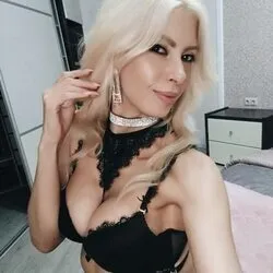 @whitequeen888