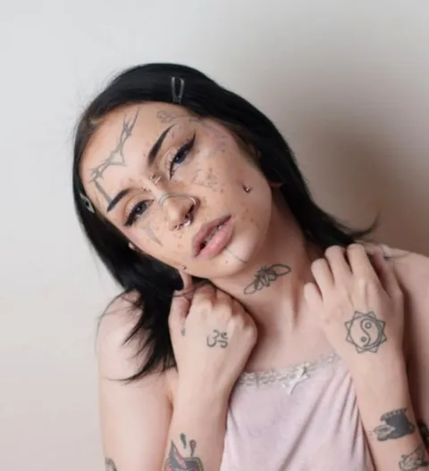 @xcleopeach