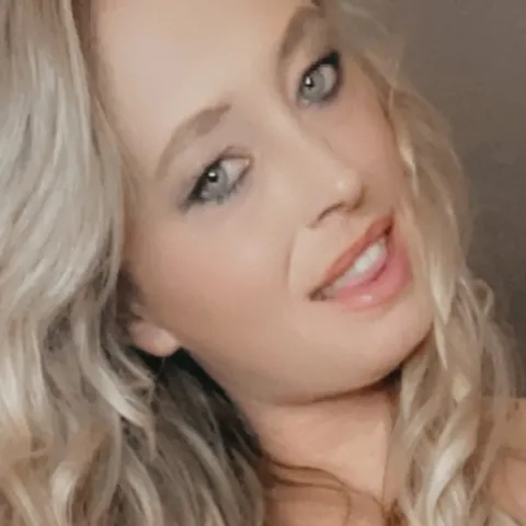 @Ashley_Lovess