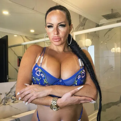 @CeciMILF