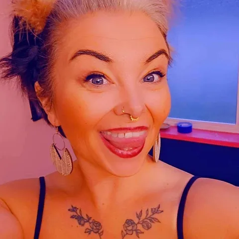 @dirtygirlpenelope