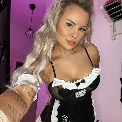 @hollyhuston