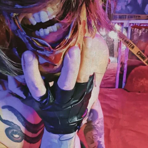 @HorrorFetish