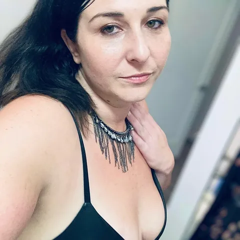 @Luxecurveslove
