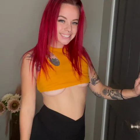 @Nikki_Crimson