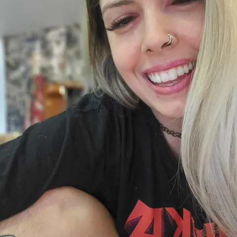 @Succubus_Sahara