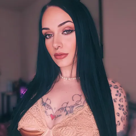 @VividxVivianna